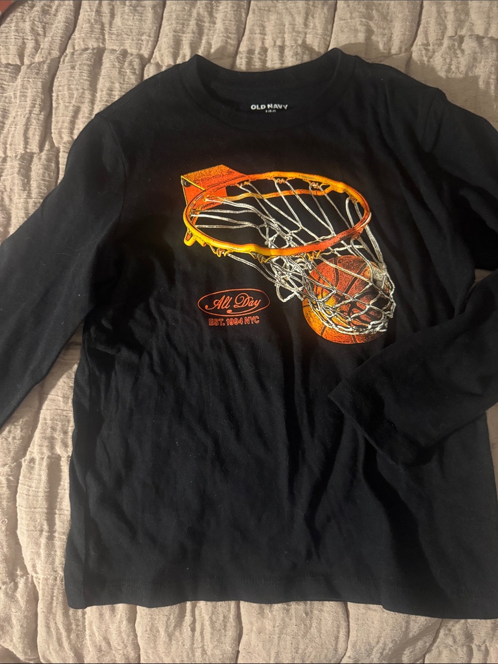 Old Navy boys size 6-7 Black Long Sleeve Tee with Orange Basketball Hoop Graphic